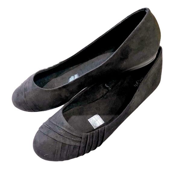 East 5th Suede Stylish Flats - Picture 2 of 12